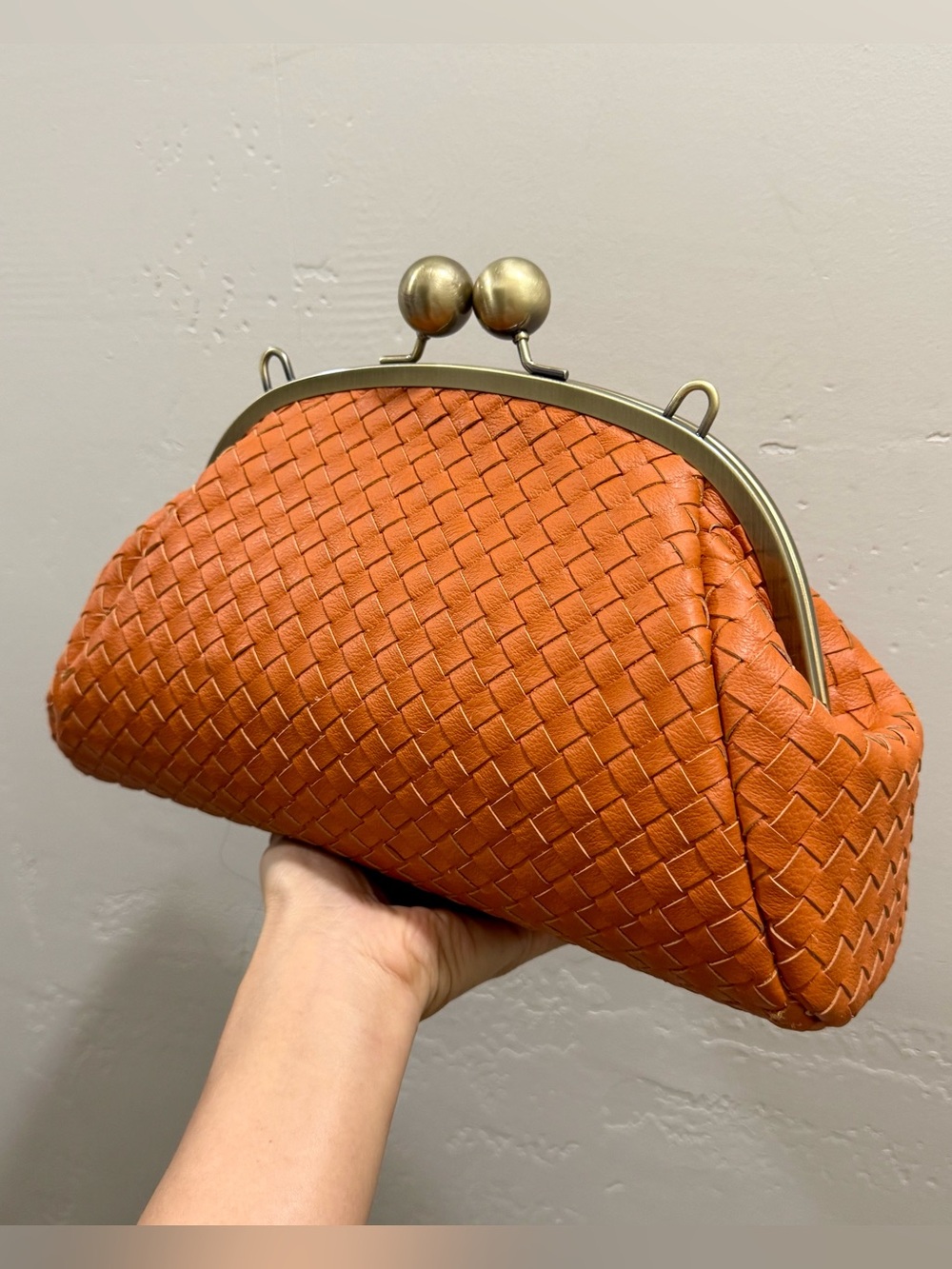 Orange Woven Leather Handmade Kisslock Bag, Vintage Cowhide Crossbody - Picture 13 of 16